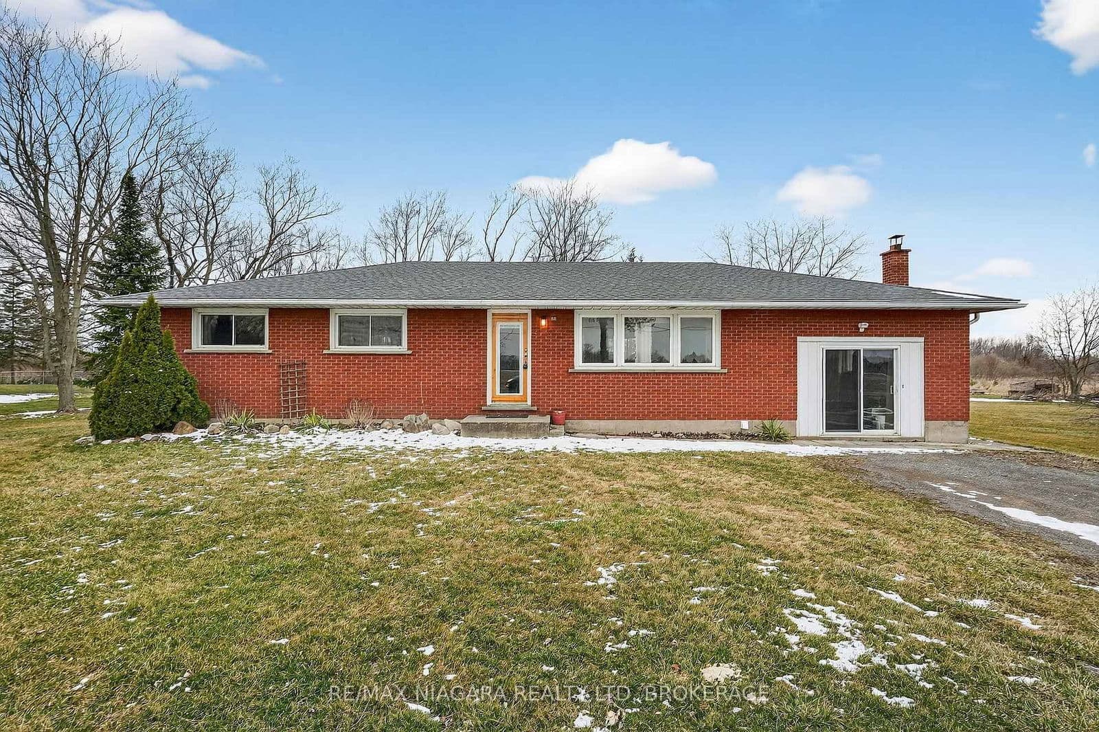 Detached at 3818 Elm Street, Port Colborne, ON - Photo 2 - RE/MAX Garden City Realty