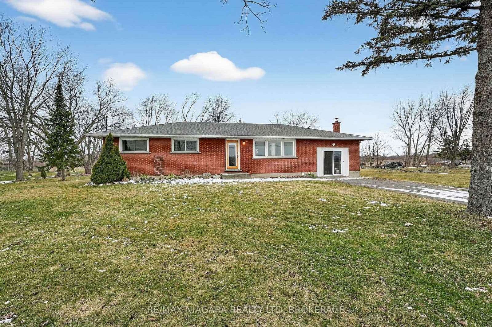 Detached at 3818 Elm Street, Port Colborne, ON - Photo 3 - RE/MAX Garden City Realty