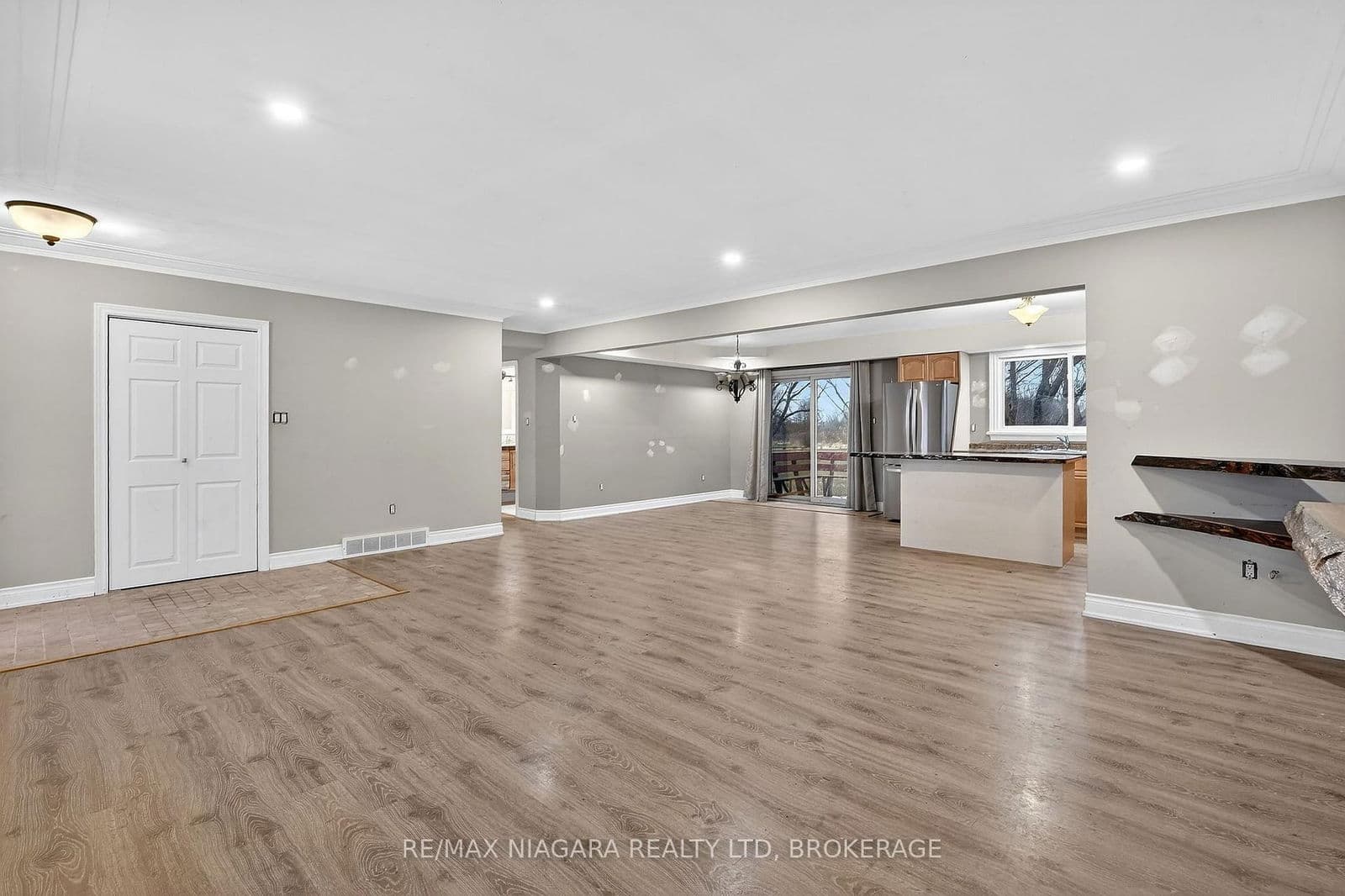 Detached at 3818 Elm Street, Port Colborne, ON - Photo 7 - RE/MAX Garden City Realty