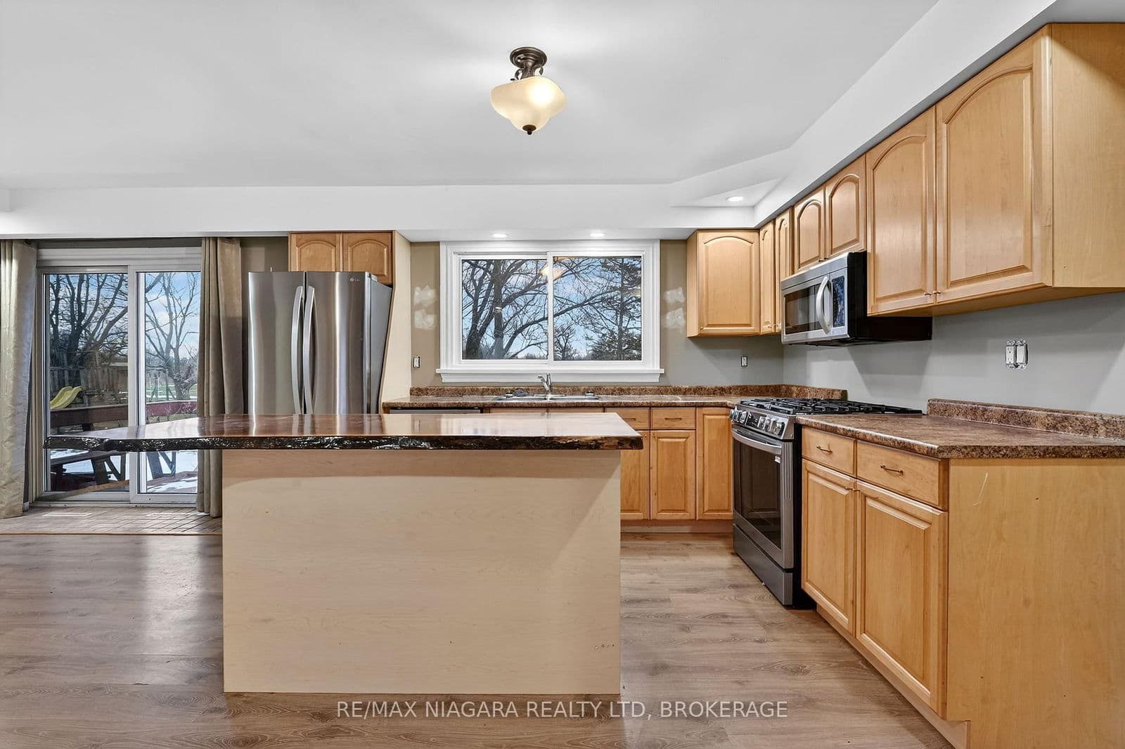 Detached at 3818 Elm Street, Port Colborne, ON - Photo 9 - RE/MAX Garden City Realty