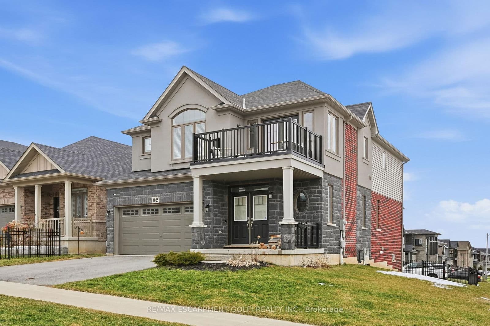 Detached at 4025 Highland Park Drive, Lincoln, ON - Photo 2 - RE/MAX Garden City Realty