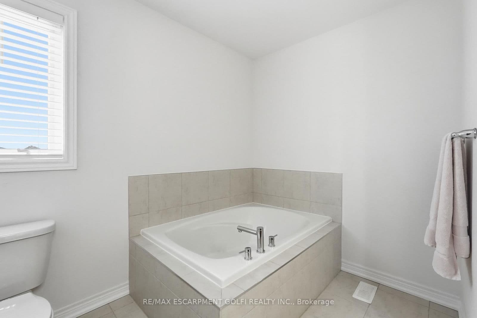 Detached at 4025 Highland Park Drive, Lincoln, ON - Photo 20 - RE/MAX Garden City Realty