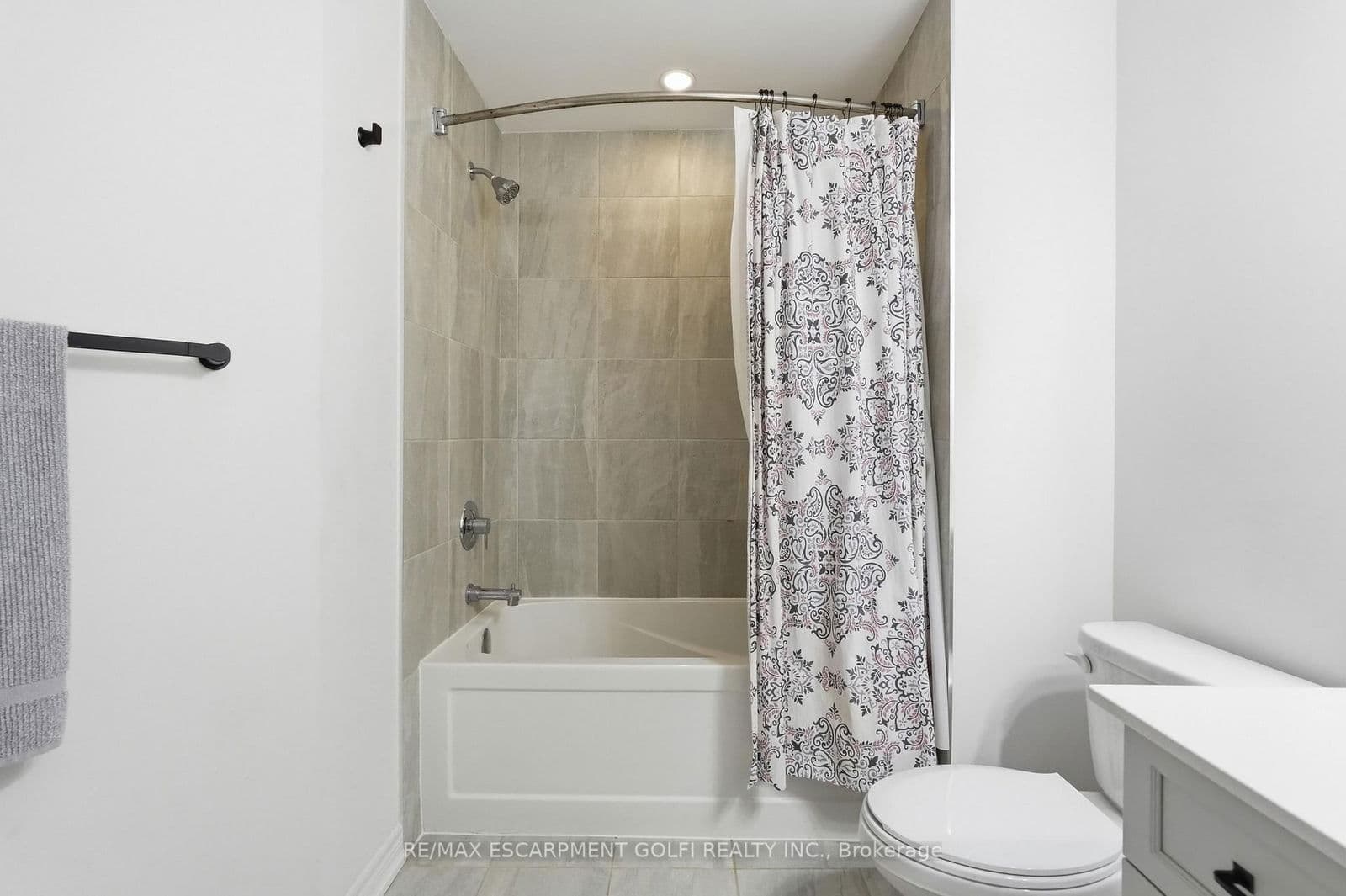 Detached at 4025 Highland Park Drive, Lincoln, ON - Photo 24 - RE/MAX Garden City Realty