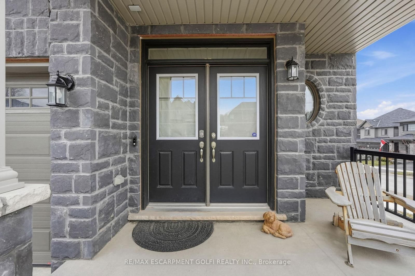 Detached at 4025 Highland Park Drive, Lincoln, ON - Photo 3 - RE/MAX Garden City Realty