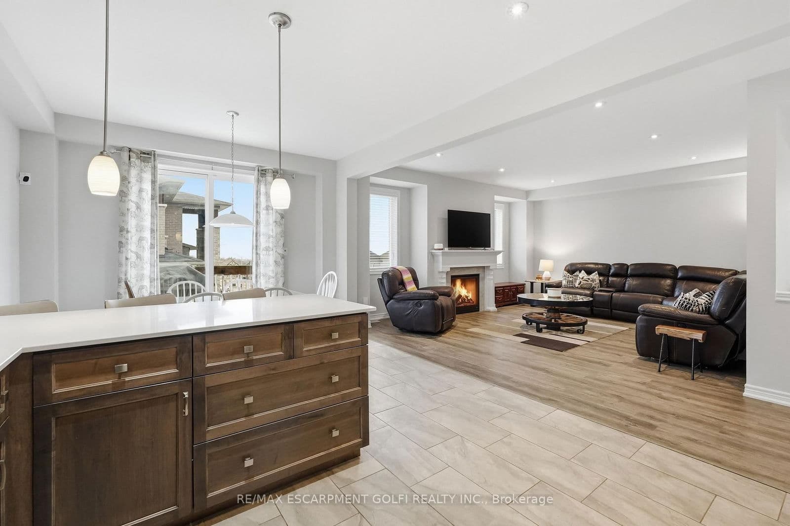 Detached at 4025 Highland Park Drive, Lincoln, ON - Photo 7 - RE/MAX Garden City Realty