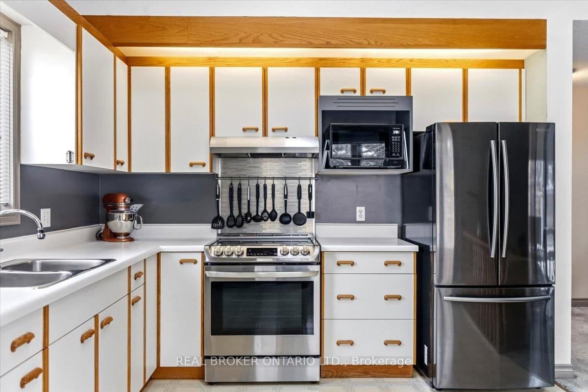 Detached at 106 Spruceside Crescent, Pelham, ON - Photo 10 - RE/MAX Garden City Realty