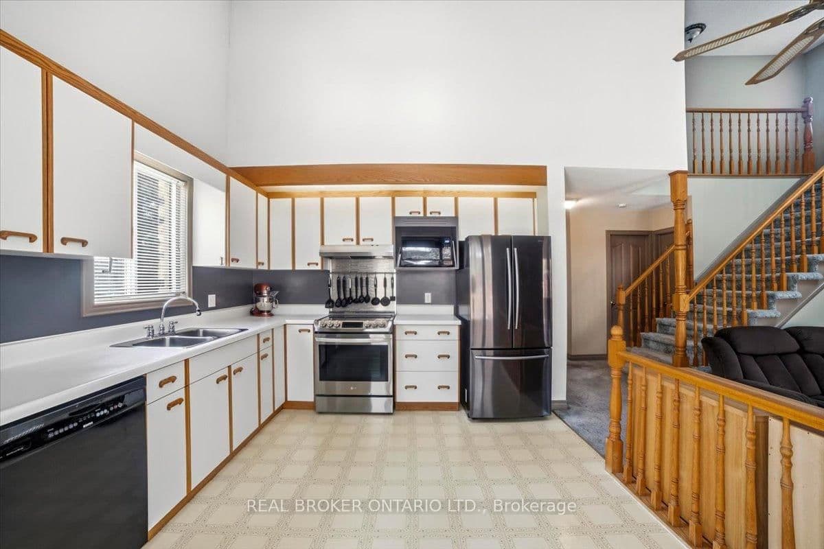 Detached at 106 Spruceside Crescent, Pelham, ON - Photo 12 - RE/MAX Garden City Realty