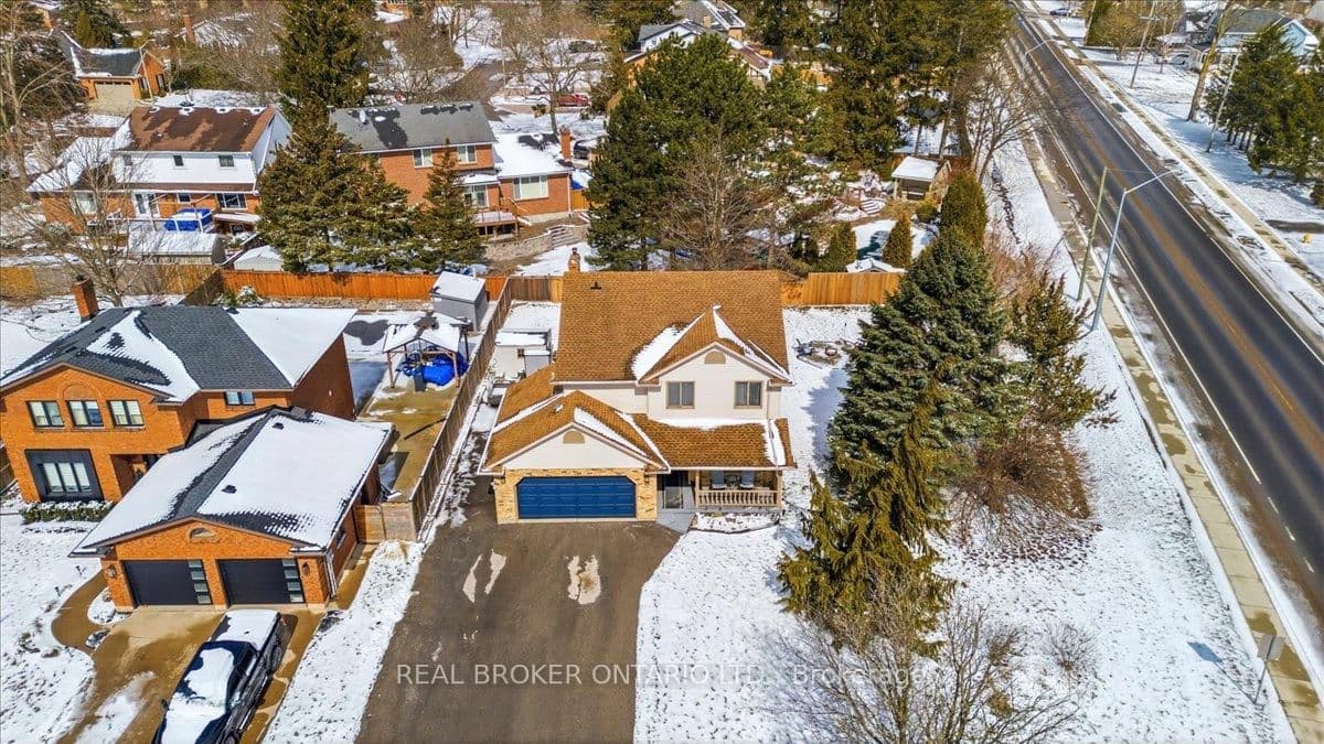 Detached at 106 Spruceside Crescent, Pelham, ON - Photo 3 - RE/MAX Garden City Realty