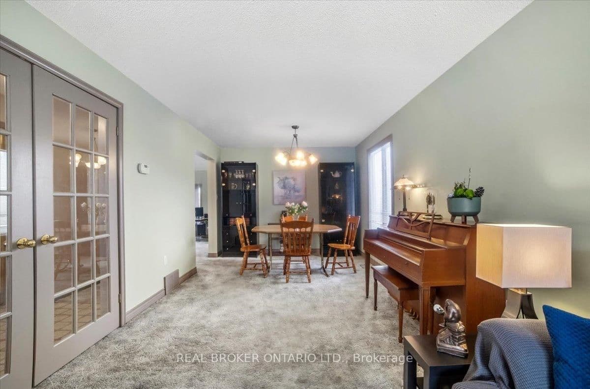 Detached at 106 Spruceside Crescent, Pelham, ON - Photo 7 - RE/MAX Garden City Realty