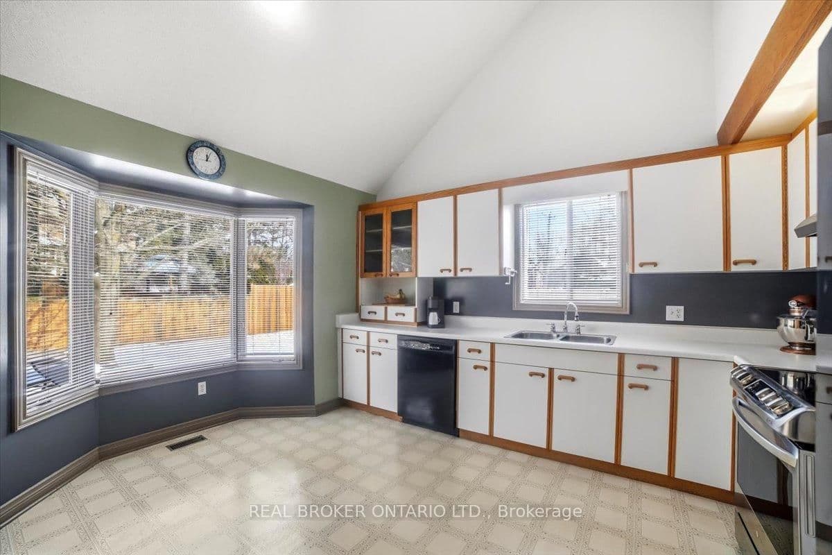 Detached at 106 Spruceside Crescent, Pelham, ON - Photo 9 - RE/MAX Garden City Realty