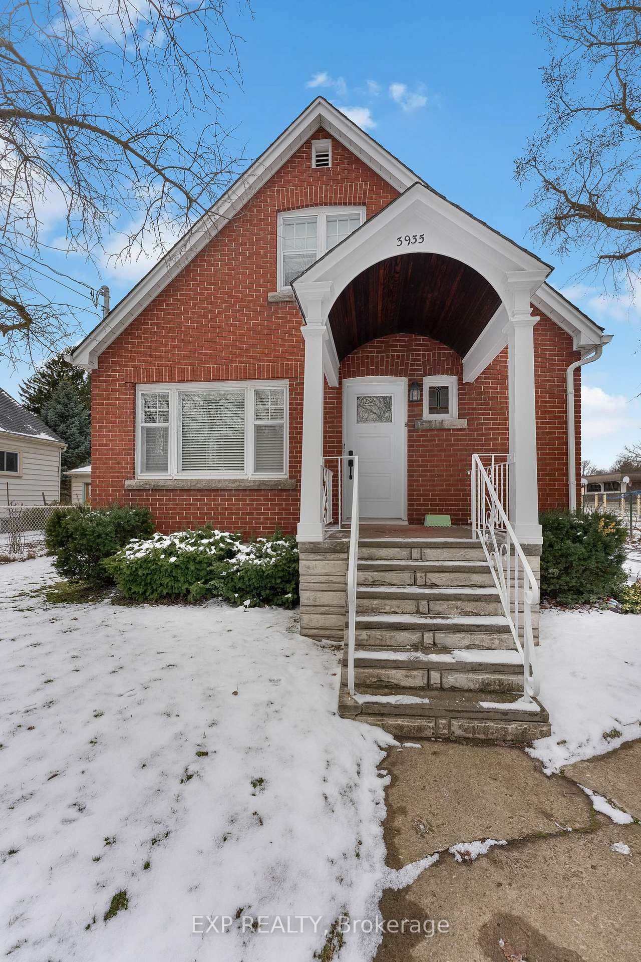 Detached at 3935 St Peter Avenue, Niagara Falls, ON - Photo 4 - RE/MAX Garden City Realty