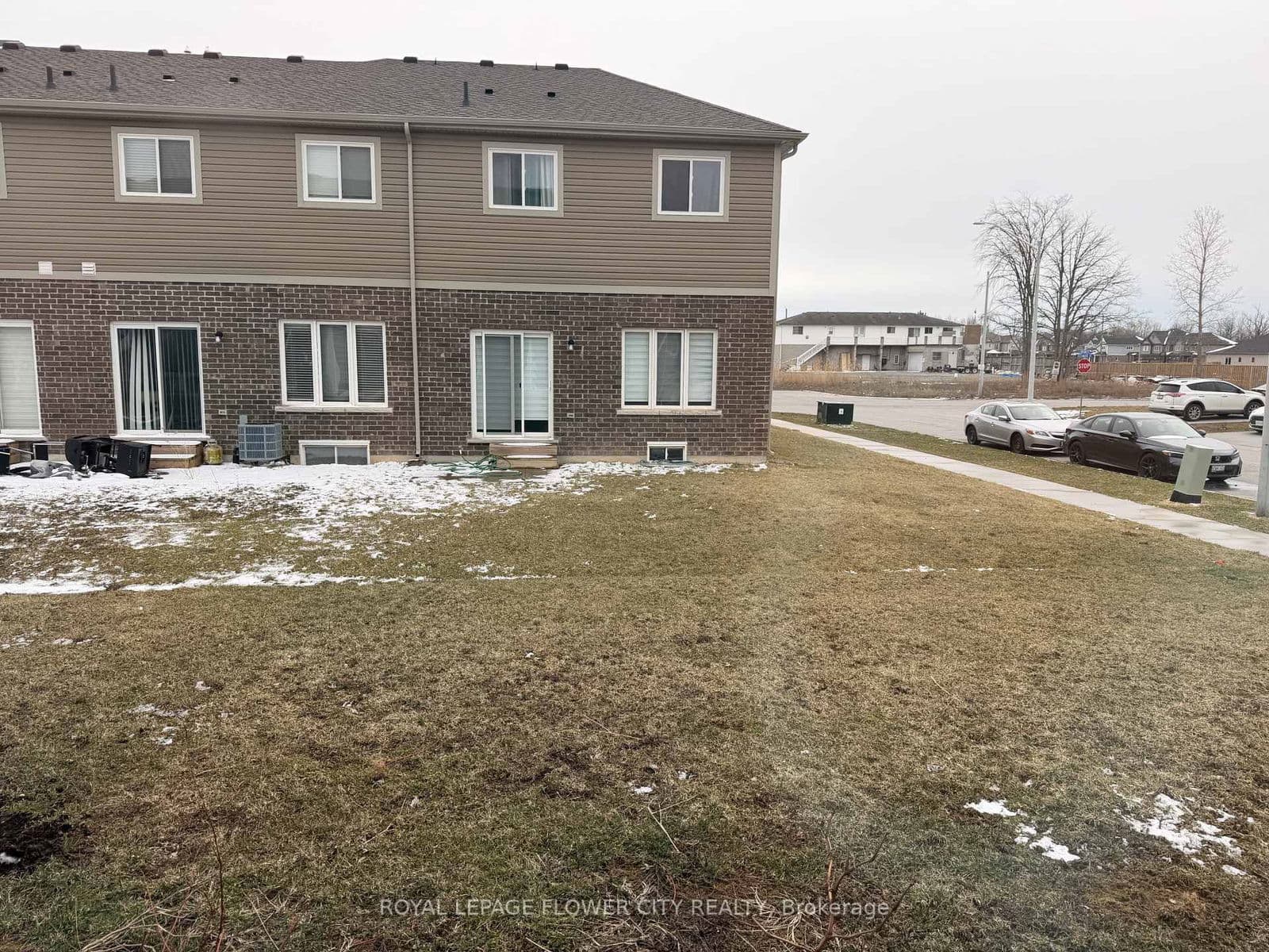 Att/Row/Townhouse at 139 Sunflower Place, Welland, ON - Photo 10 - RE/MAX Garden City Realty