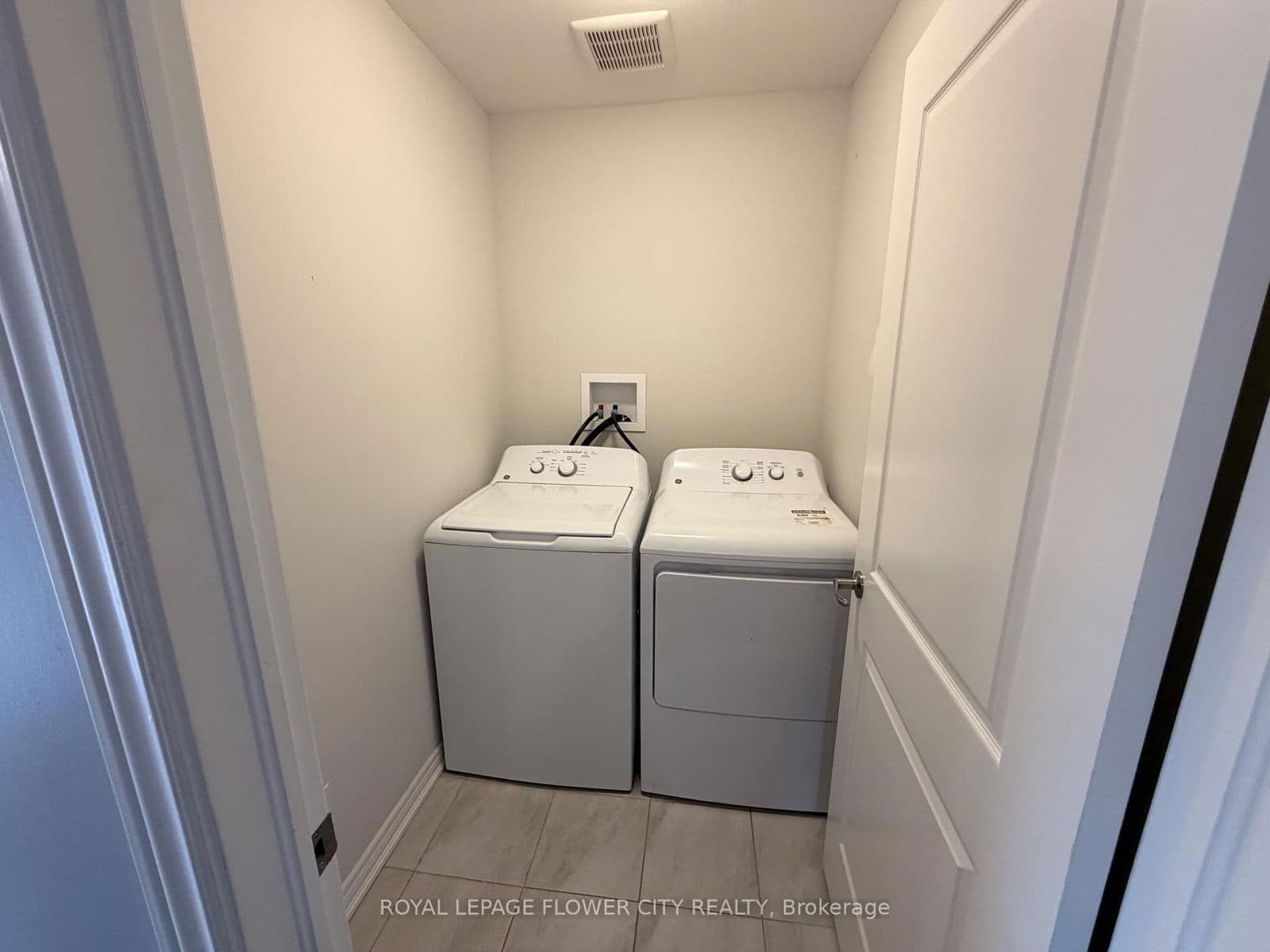 Att/Row/Townhouse at 139 Sunflower Place, Welland, ON - Photo 14 - RE/MAX Garden City Realty