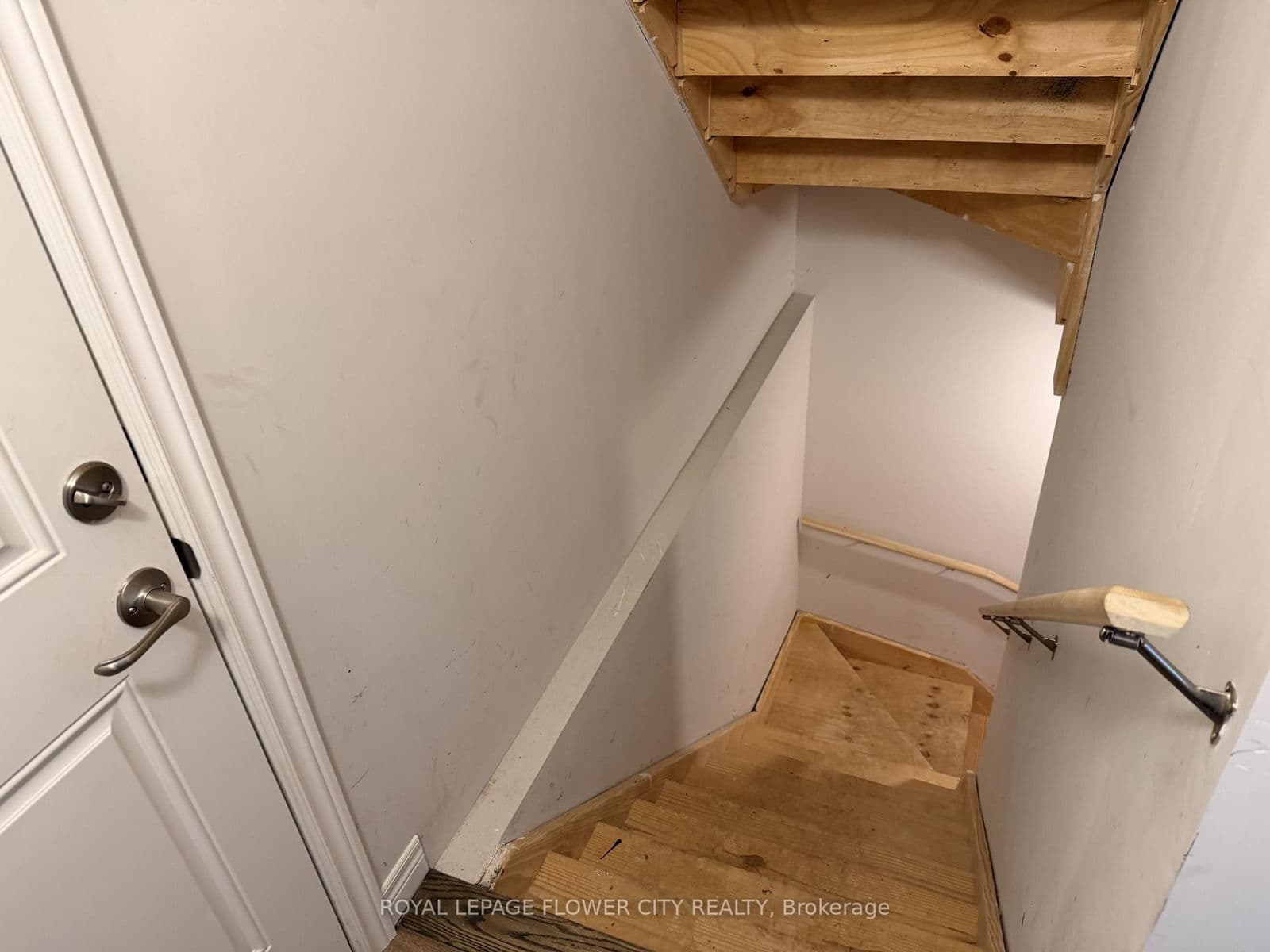 Att/Row/Townhouse at 139 Sunflower Place, Welland, ON - Photo 5 - RE/MAX Garden City Realty