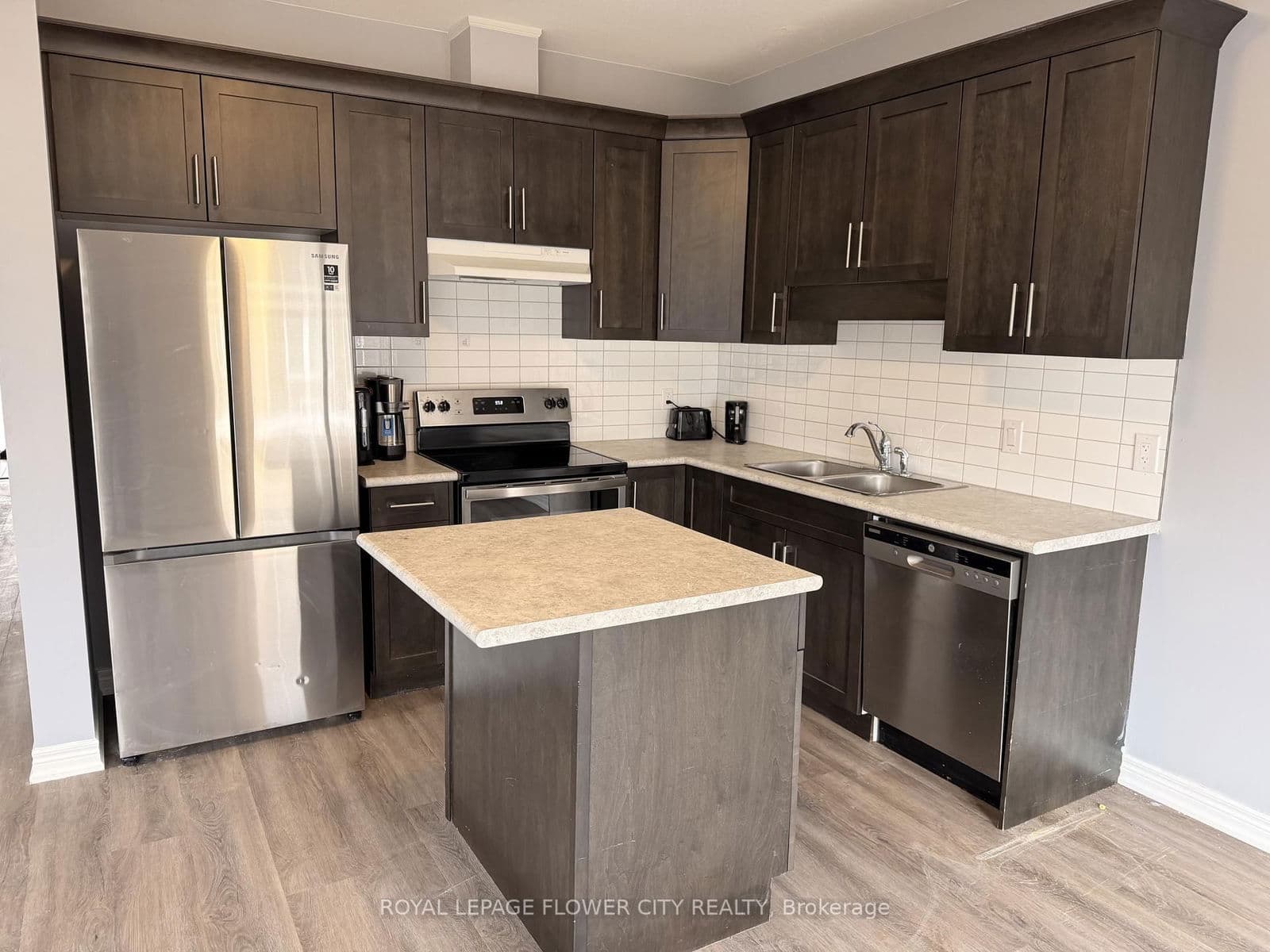 Att/Row/Townhouse at 139 Sunflower Place, Welland, ON - Photo 7 - RE/MAX Garden City Realty