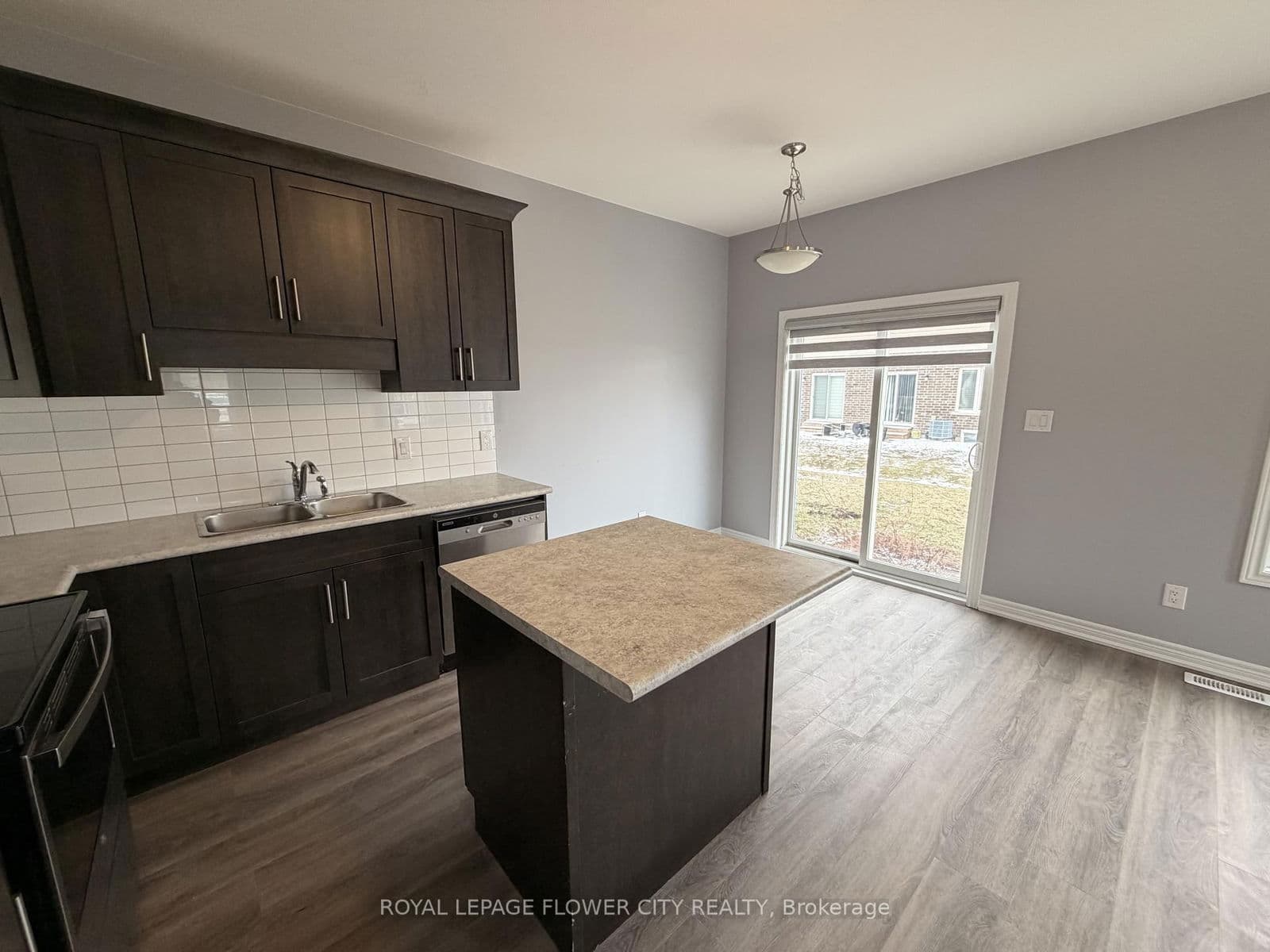 Att/Row/Townhouse at 139 Sunflower Place, Welland, ON - Photo 8 - RE/MAX Garden City Realty