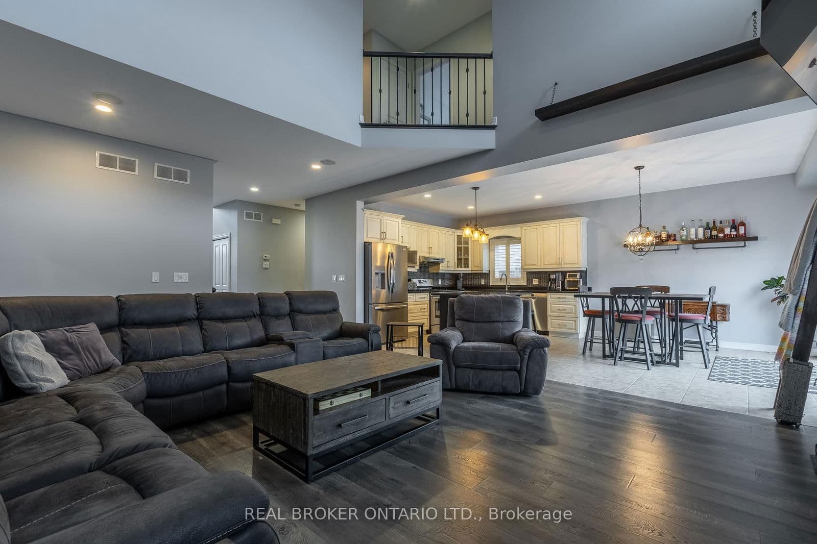 Detached at 50 Gaiser Road, Welland, ON - Photo 4 - RE/MAX Garden City Realty