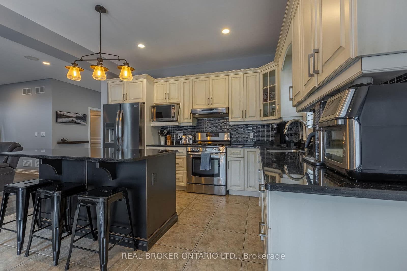 Detached at 50 Gaiser Road, Welland, ON - Photo 9 - RE/MAX Garden City Realty