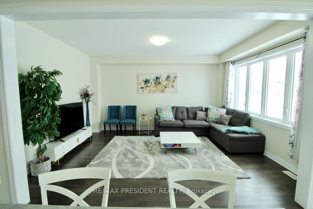 Detached at 16 Peach Street, Thorold, ON - Photo 4 - RE/MAX Garden City Realty