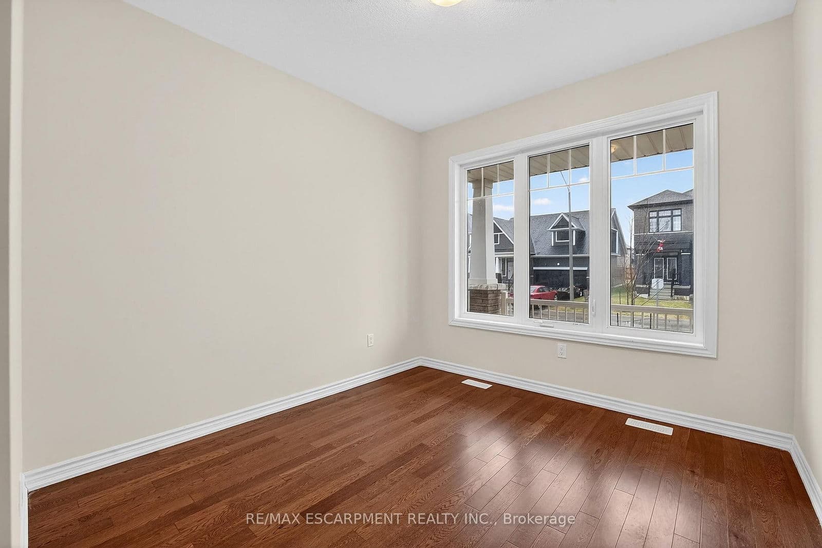 Detached at 11 FRONTIER Drive, Thorold, ON - Photo 16 - RE/MAX Garden City Realty