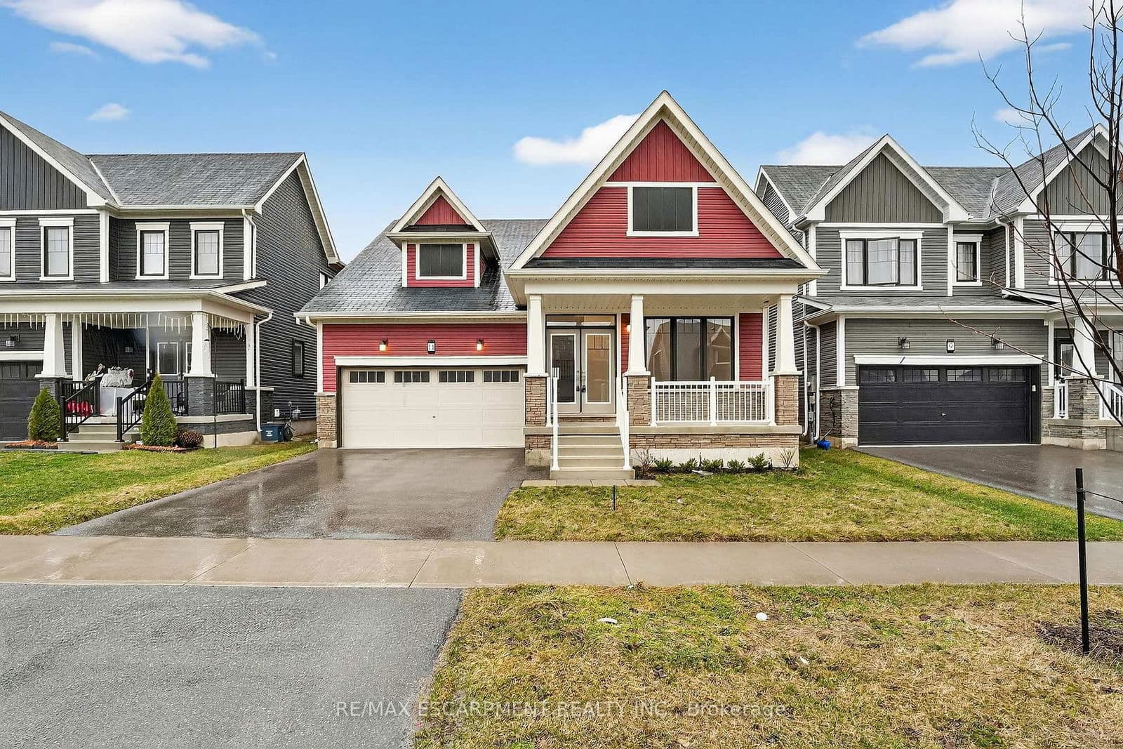 Detached at 11 FRONTIER Drive, Thorold, ON - Photo 3 - RE/MAX Garden City Realty