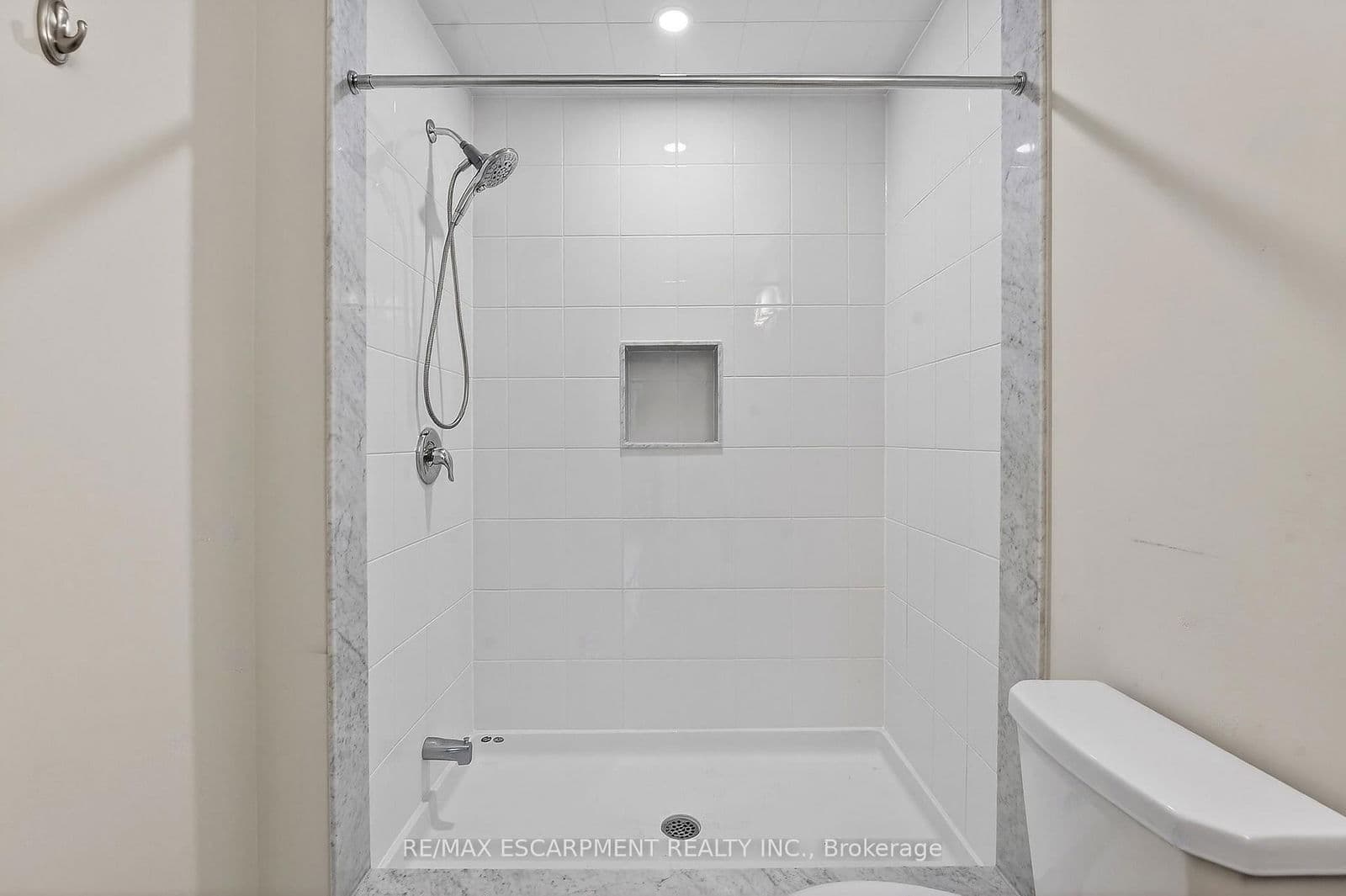 Detached at 11 FRONTIER Drive, Thorold, ON - Photo 33 - RE/MAX Garden City Realty