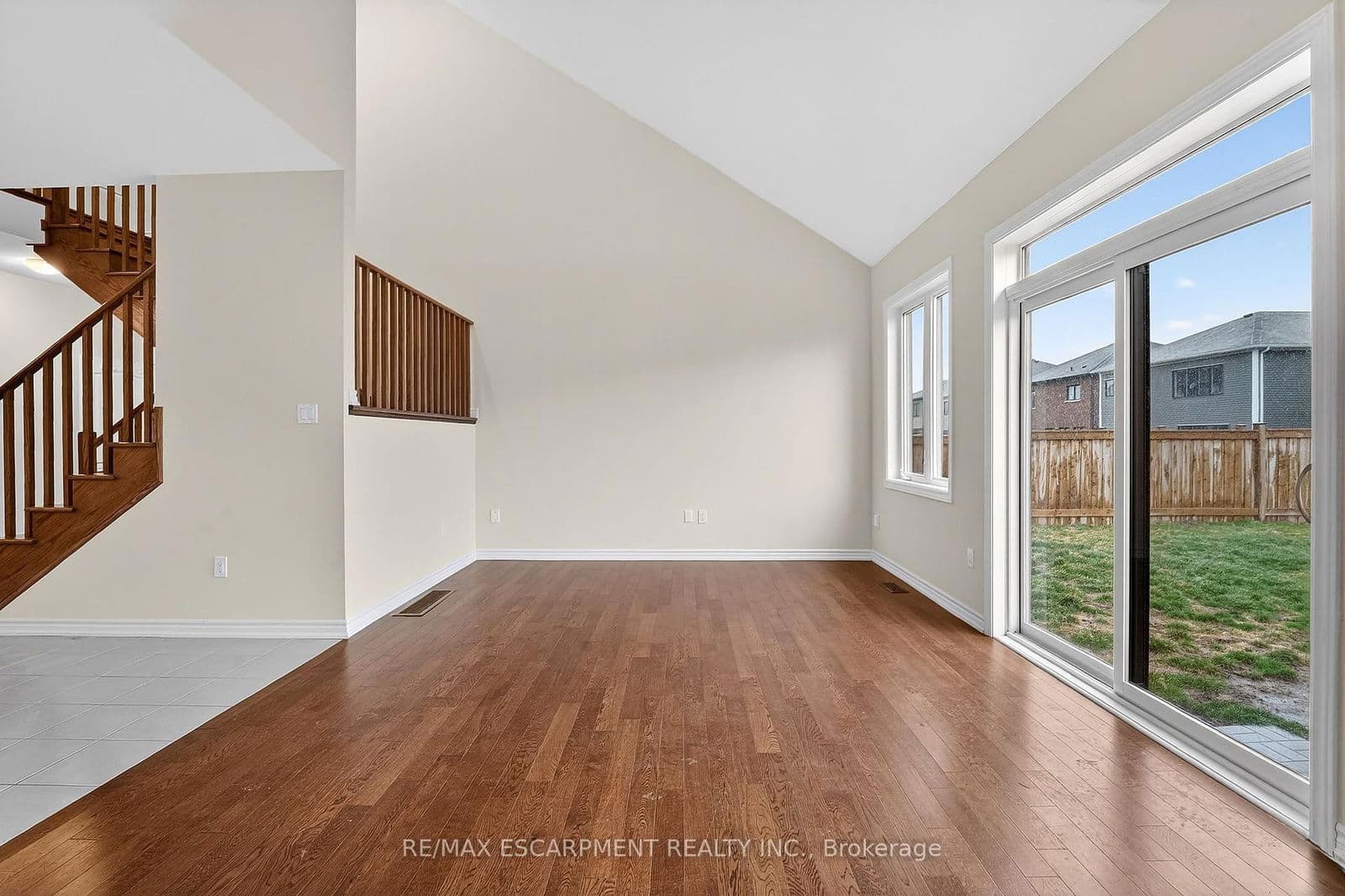 Detached at 11 FRONTIER Drive, Thorold, ON - Photo 7 - RE/MAX Garden City Realty