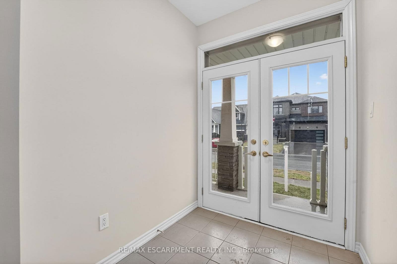 Detached at 11 FRONTIER Drive, Thorold, ON - Photo 9 - RE/MAX Garden City Realty