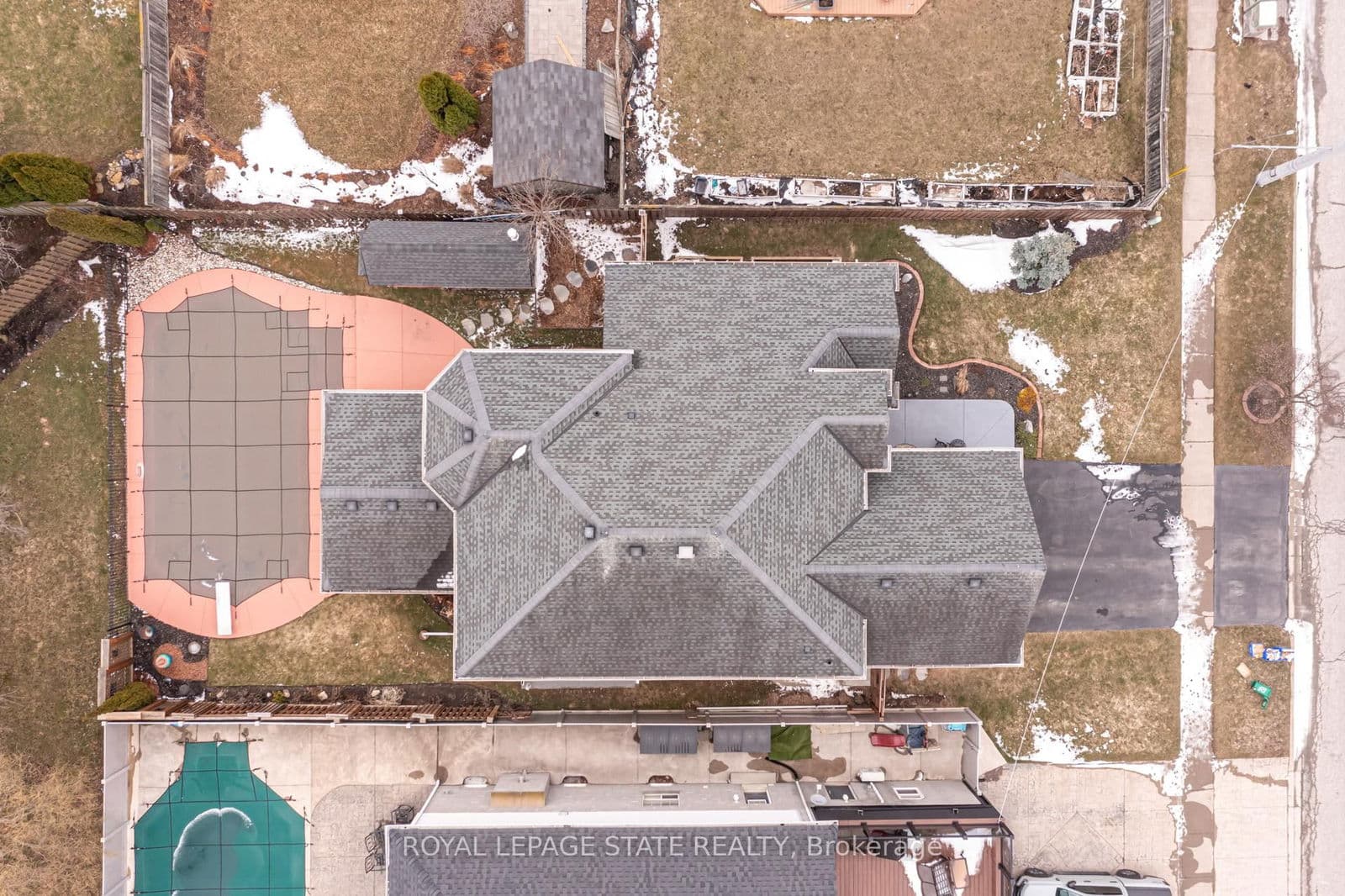 Detached at 82 Vansickle Road, St. Catharines, ON - Photo 4 - RE/MAX Garden City Realty