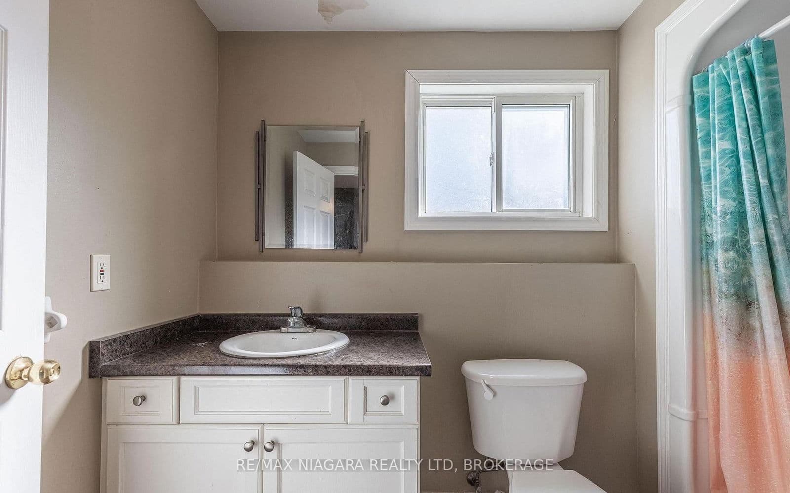 Detached at LOWER- 138 Carlton Street, St. Catharines, ON - Photo 2 - RE/MAX Garden City Realty