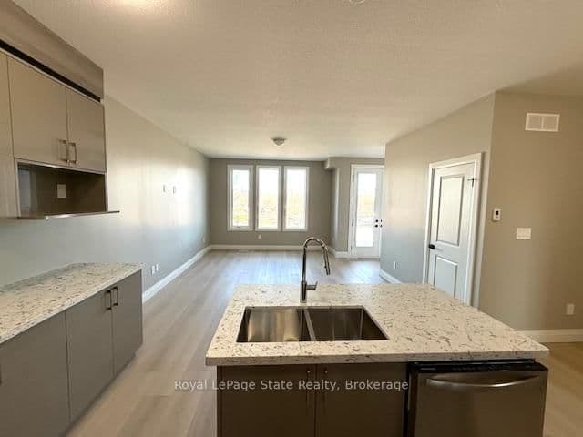 Condo Townhouse at 64 Warren Trail, Welland, ON - Photo 2 - RE/MAX Garden City Realty