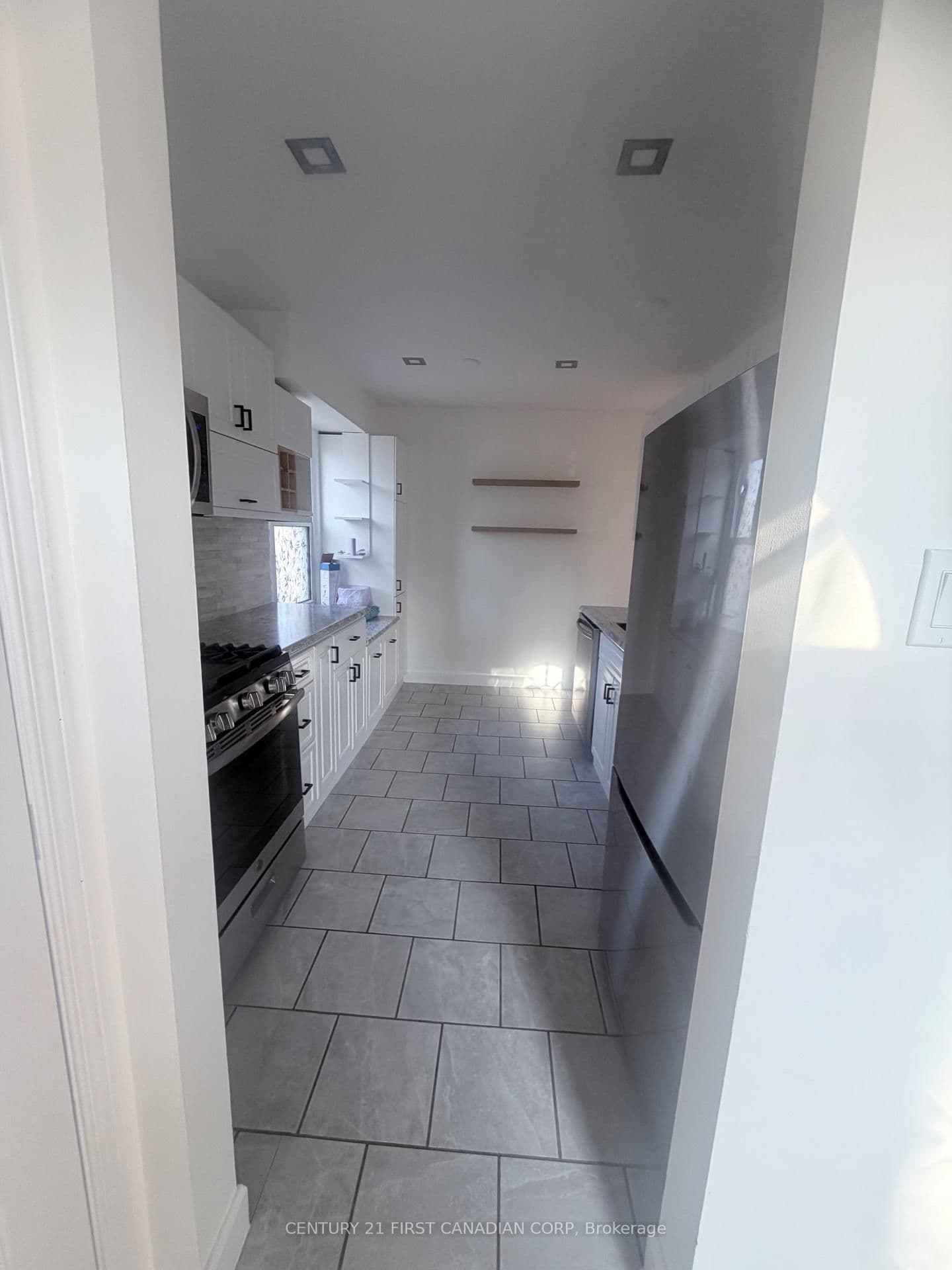 Condo Townhouse at 44- 70 Fiddlers Green Road, London North, ON - Photo 2 - RE/MAX Garden City Realty