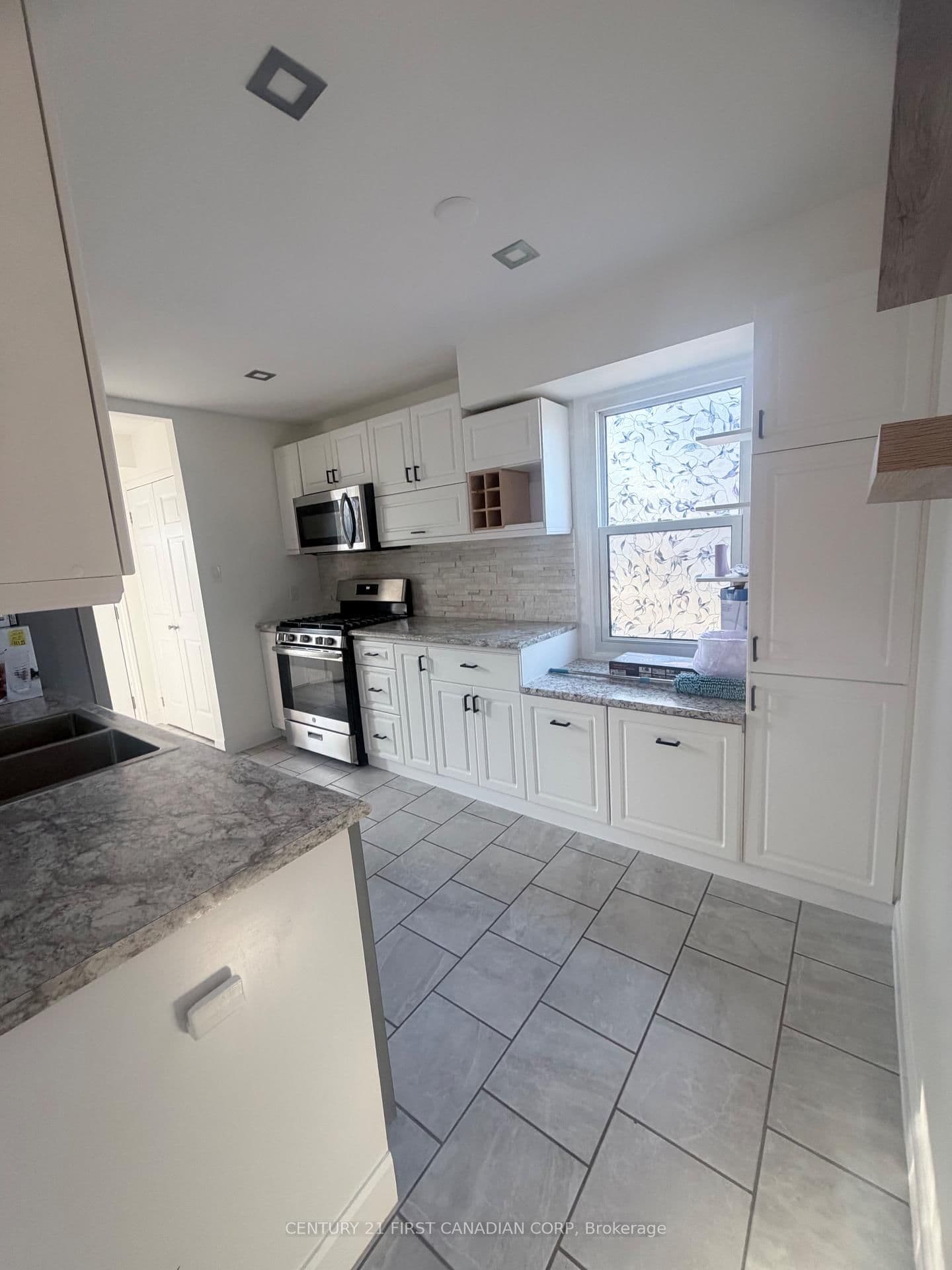 Condo Townhouse at 44- 70 Fiddlers Green Road, London North, ON - Photo 3 - RE/MAX Garden City Realty