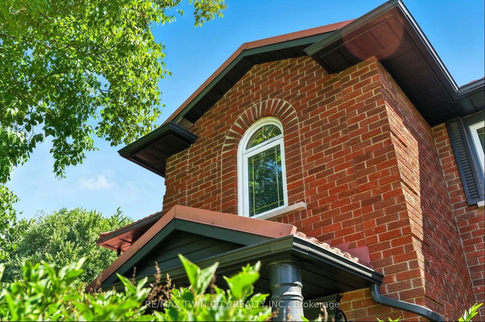 Detached at 91 Abbey Close, Hamilton, ON - Photo 3 - RE/MAX Garden City Realty