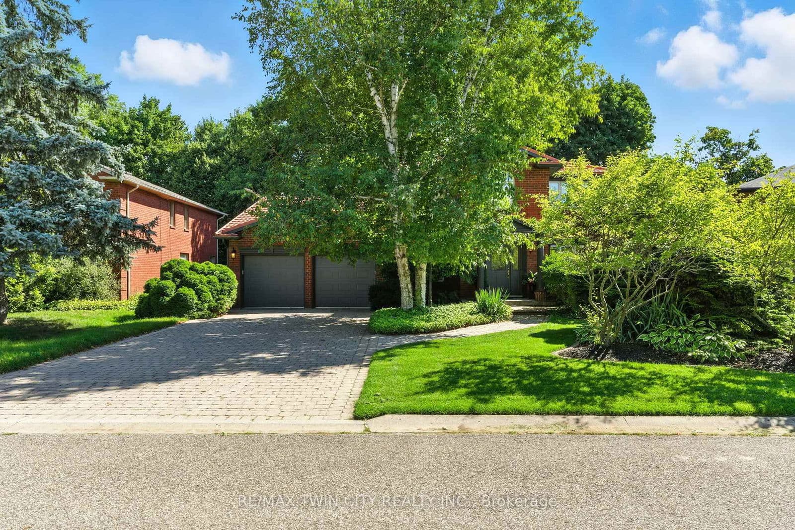 Detached at 91 Abbey Close, Hamilton, ON - Photo 5 - RE/MAX Garden City Realty