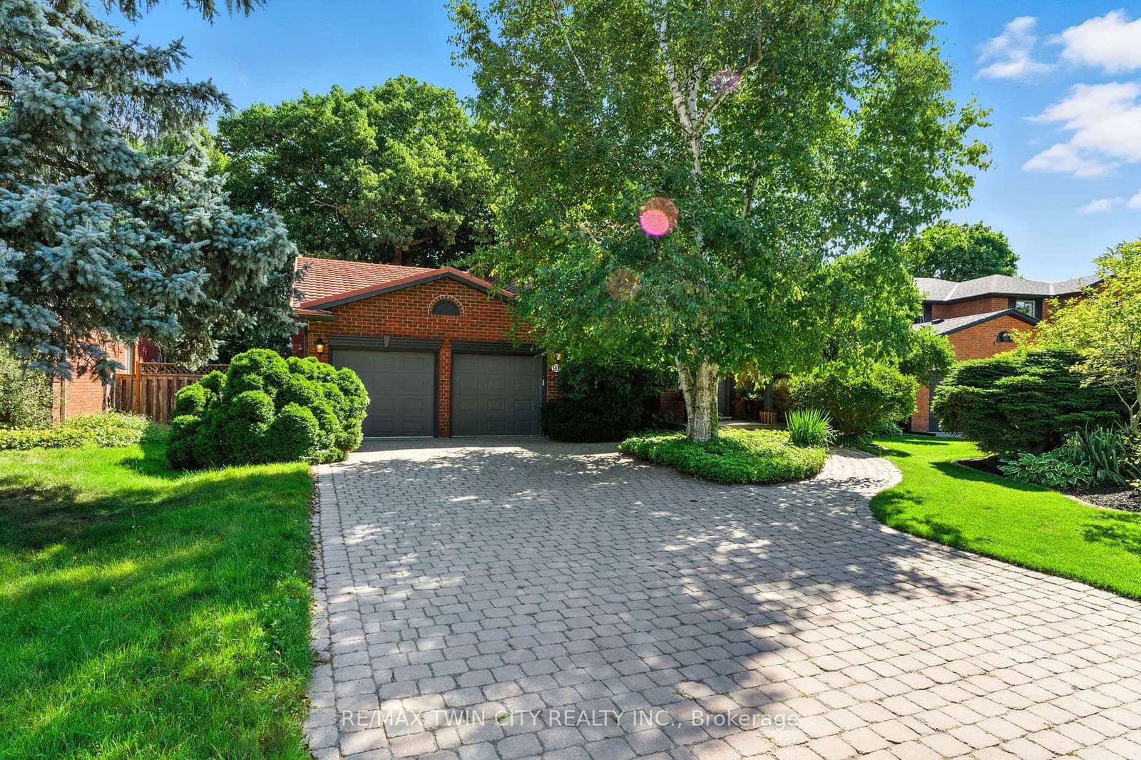 Detached at 91 Abbey Close, Hamilton, ON - Photo 6 - RE/MAX Garden City Realty