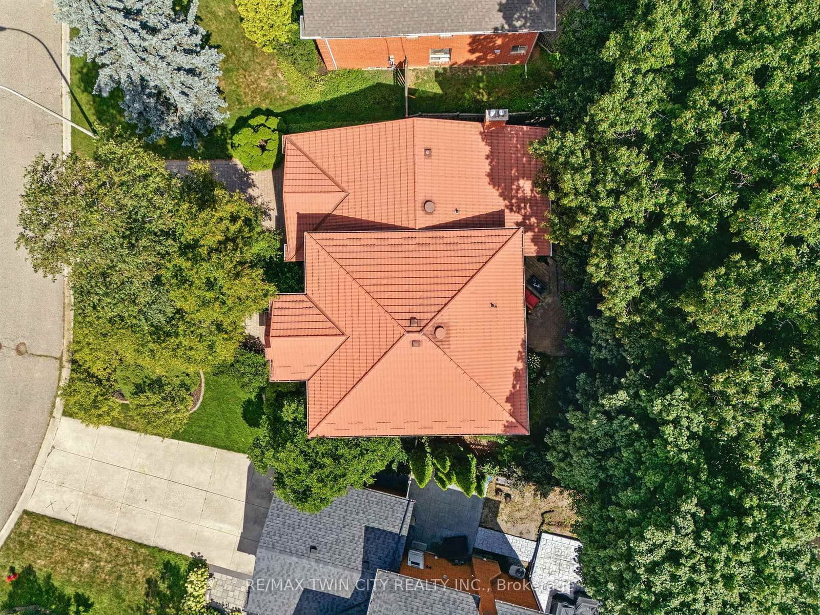 Detached at 91 Abbey Close, Hamilton, ON - Photo 7 - RE/MAX Garden City Realty