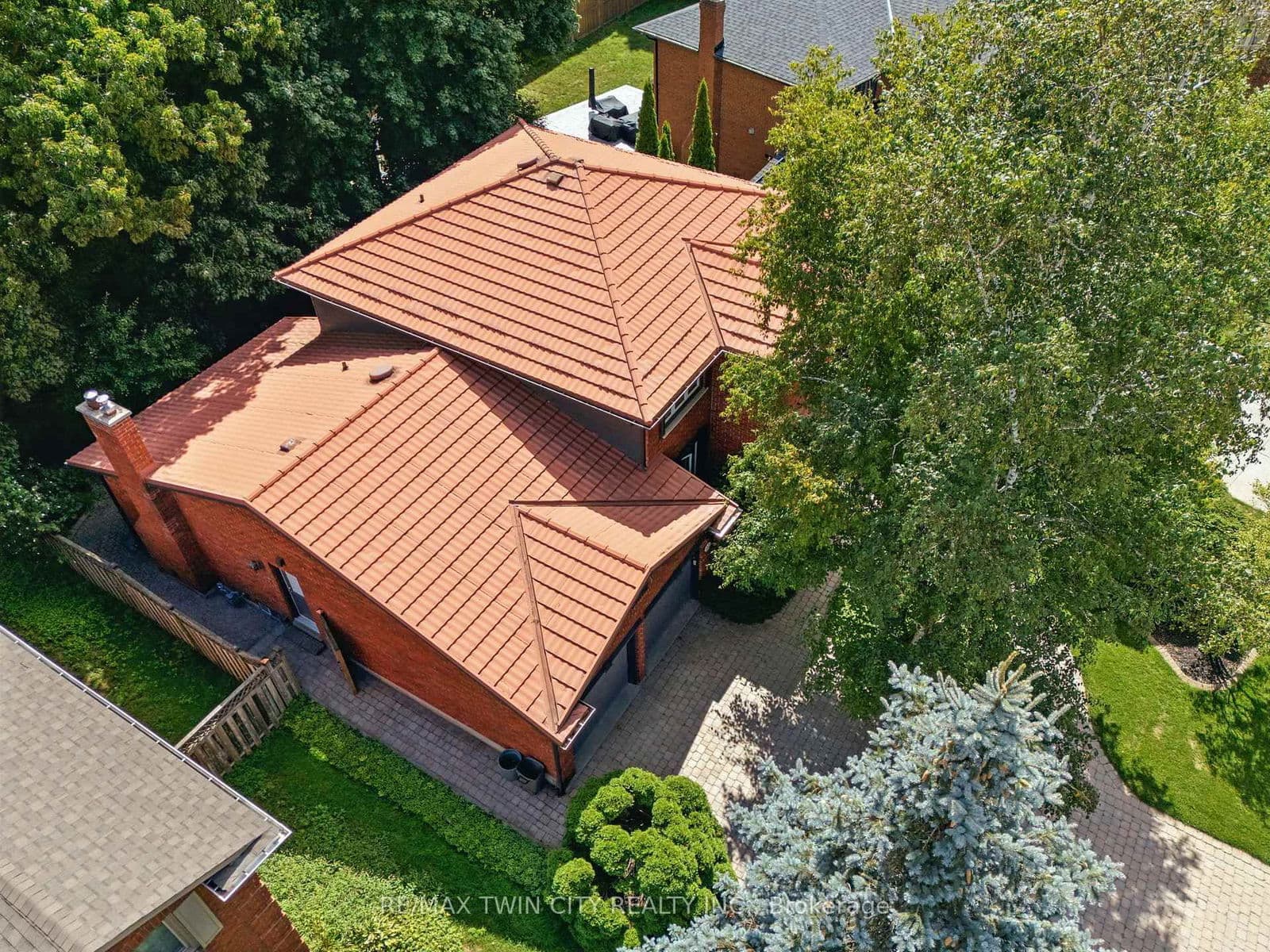 Detached at 91 Abbey Close, Hamilton, ON - Photo 8 - RE/MAX Garden City Realty