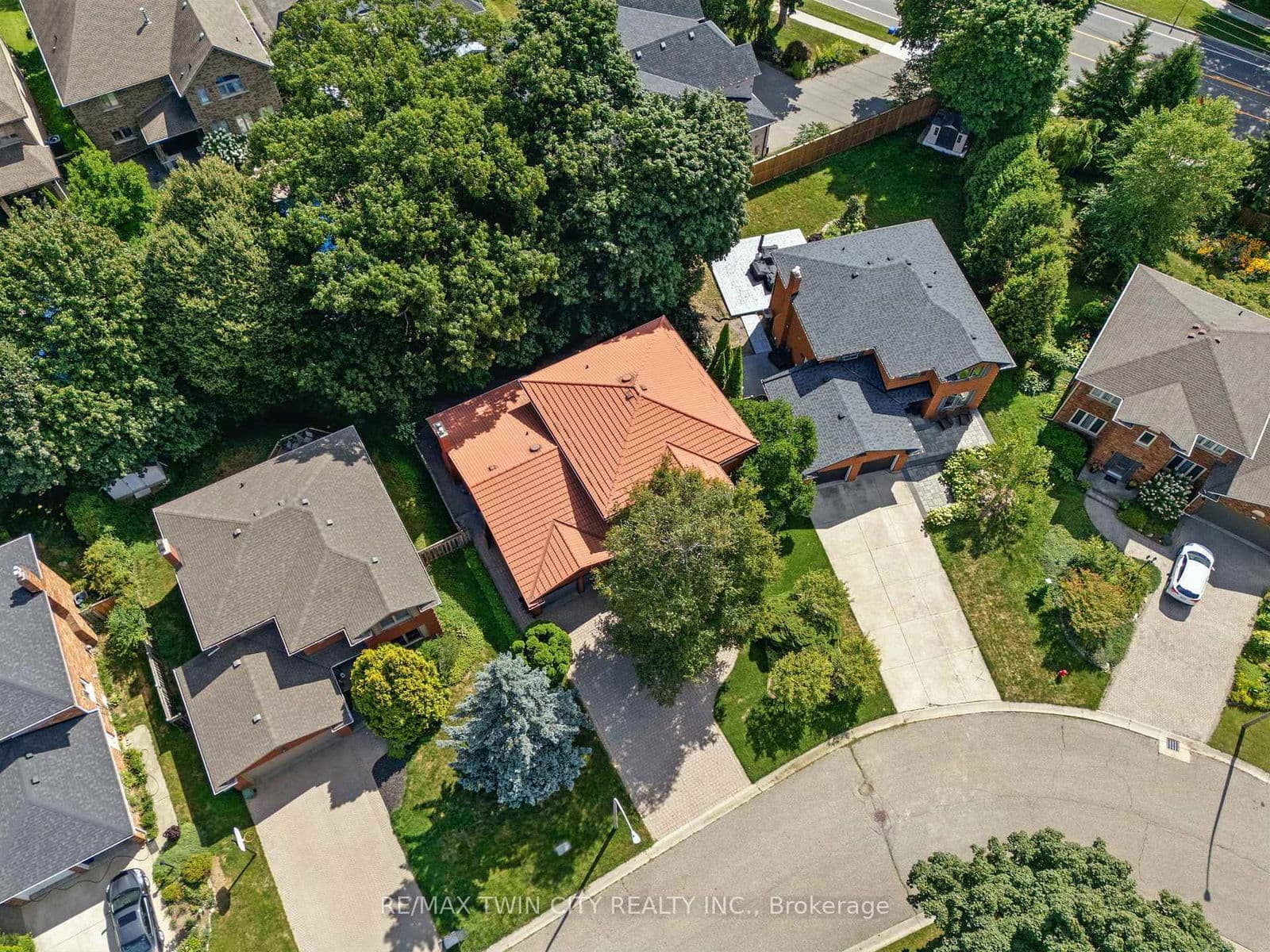 Detached at 91 Abbey Close, Hamilton, ON - Photo 9 - RE/MAX Garden City Realty