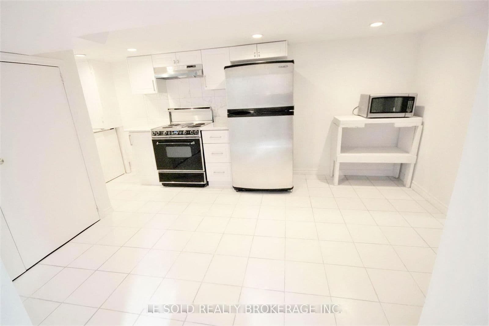 Detached at Bsmt Room- 112 Leland Street, Hamilton, ON - Photo 4 - RE/MAX Garden City Realty