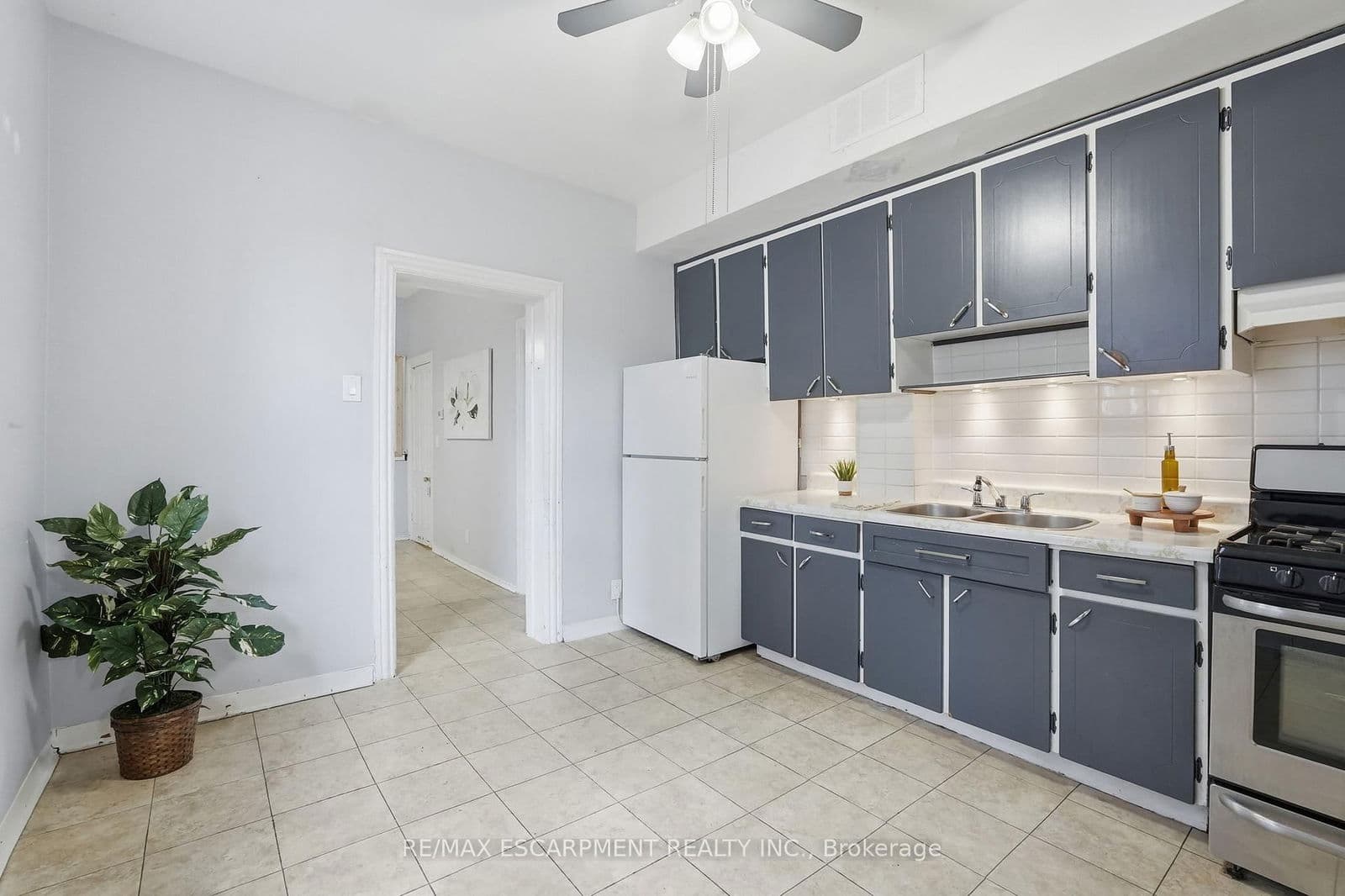 Att/Row/Townhouse at 79 Murray Street, Hamilton, ON - Photo 15 - RE/MAX Garden City Realty