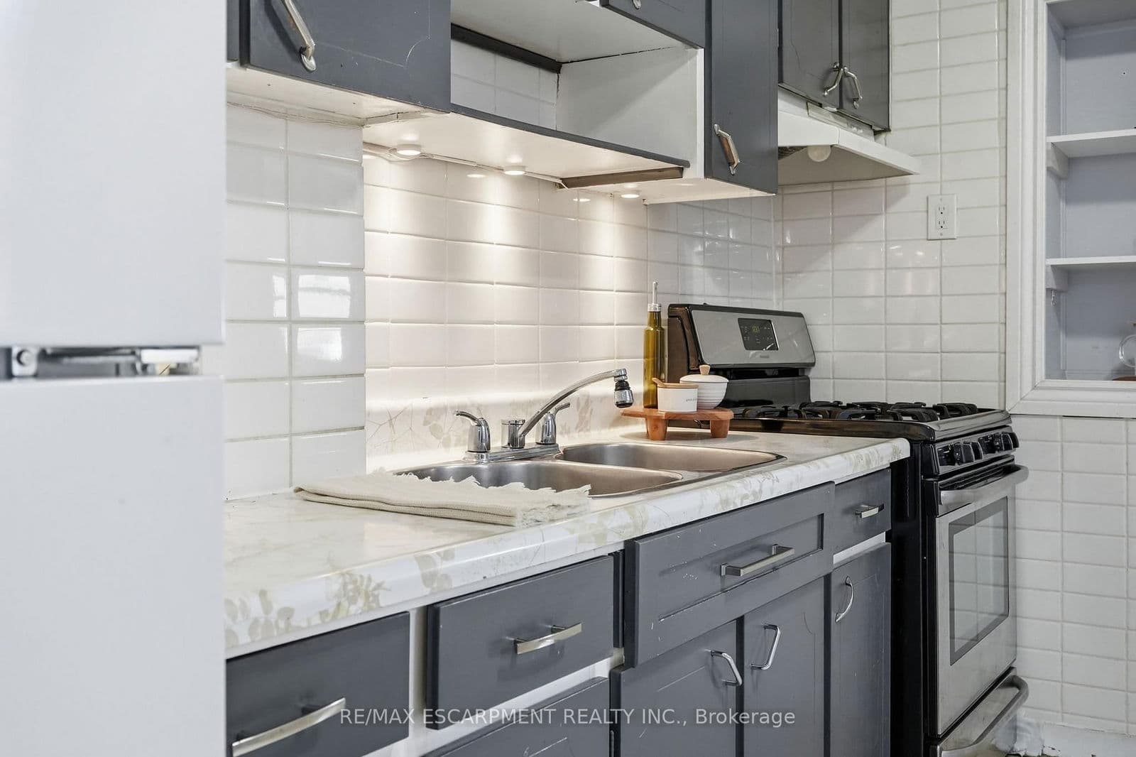 Att/Row/Townhouse at 79 Murray Street, Hamilton, ON - Photo 16 - RE/MAX Garden City Realty