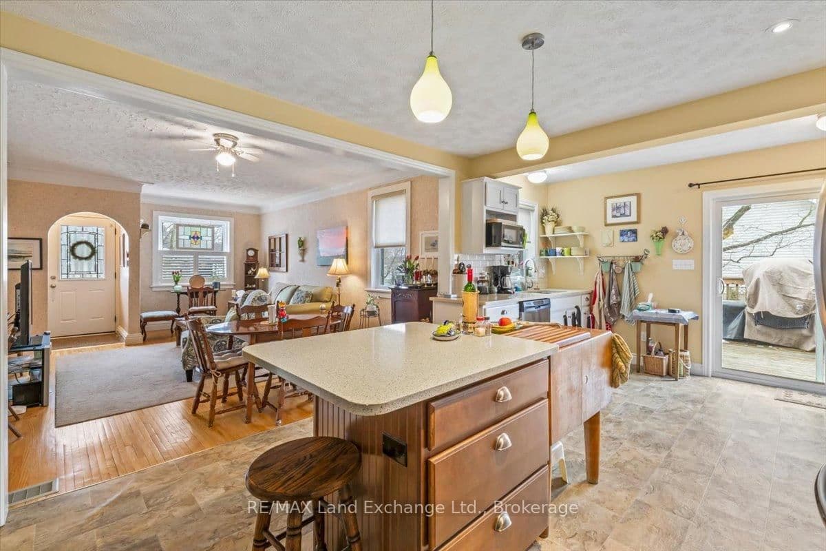 Detached at 737 Green Street, Saugeen Shores, ON - Photo 3 - RE/MAX Garden City Realty