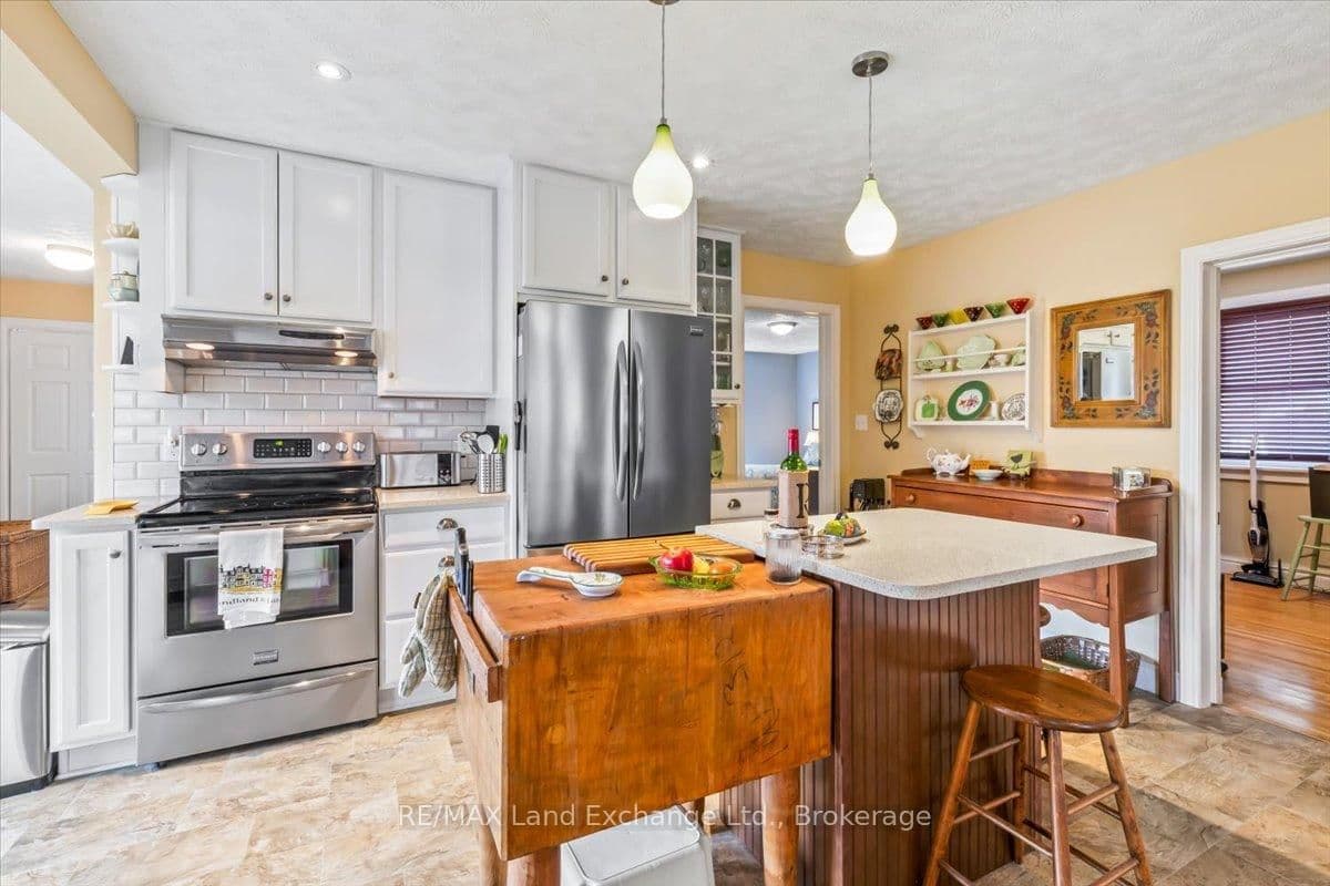 Detached at 737 Green Street, Saugeen Shores, ON - Photo 4 - RE/MAX Garden City Realty