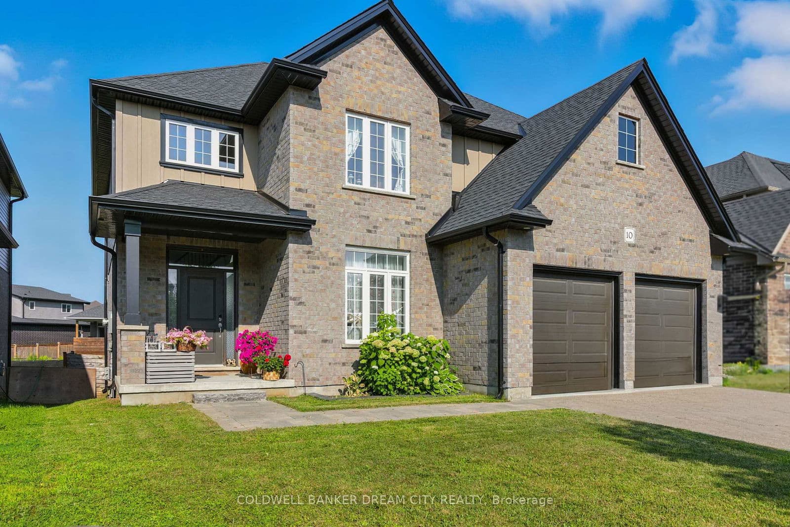 Detached at 10 Honey Bend, St. Thomas, ON - Photo 2 - RE/MAX Garden City Realty