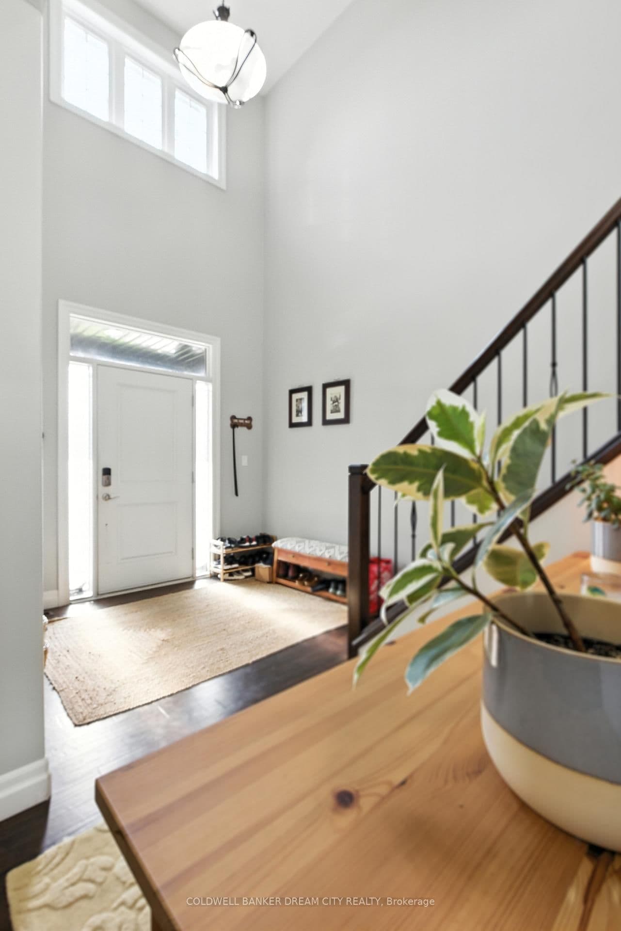 Detached at 10 Honey Bend, St. Thomas, ON - Photo 4 - RE/MAX Garden City Realty