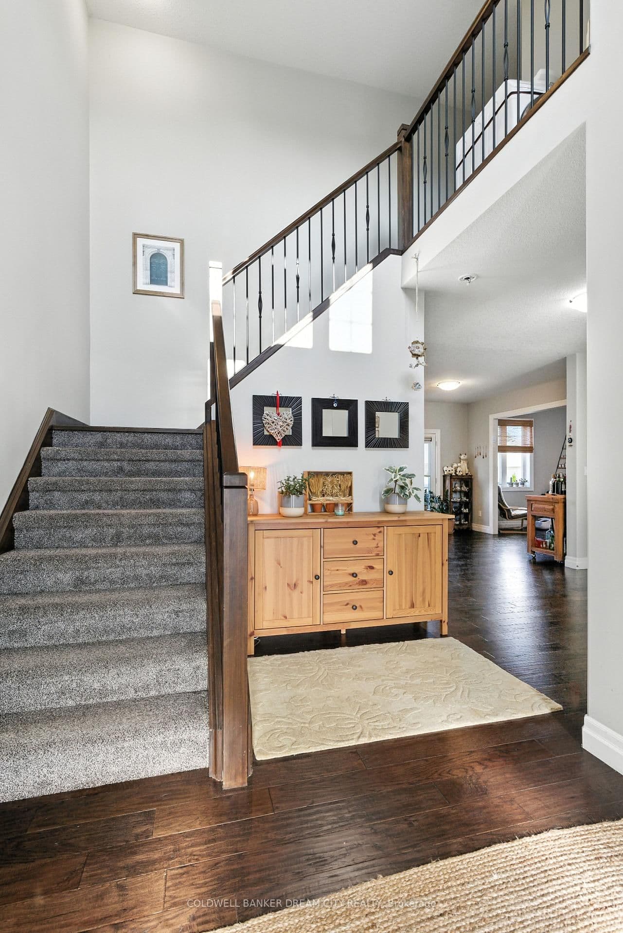 Detached at 10 Honey Bend, St. Thomas, ON - Photo 5 - RE/MAX Garden City Realty