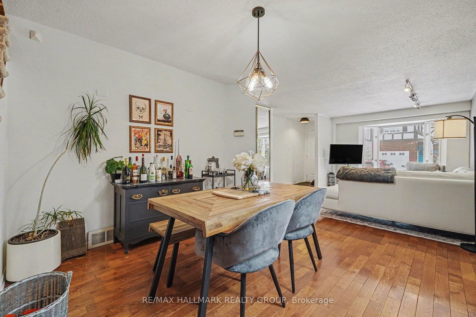 Detached at 2741 Massicotte Lane, Ottawa, ON - Photo 6 - RE/MAX Garden City Realty