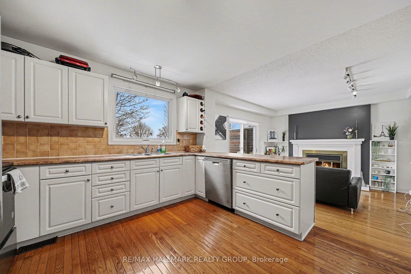 Detached at 2741 Massicotte Lane, Ottawa, ON - Photo 7 - RE/MAX Garden City Realty