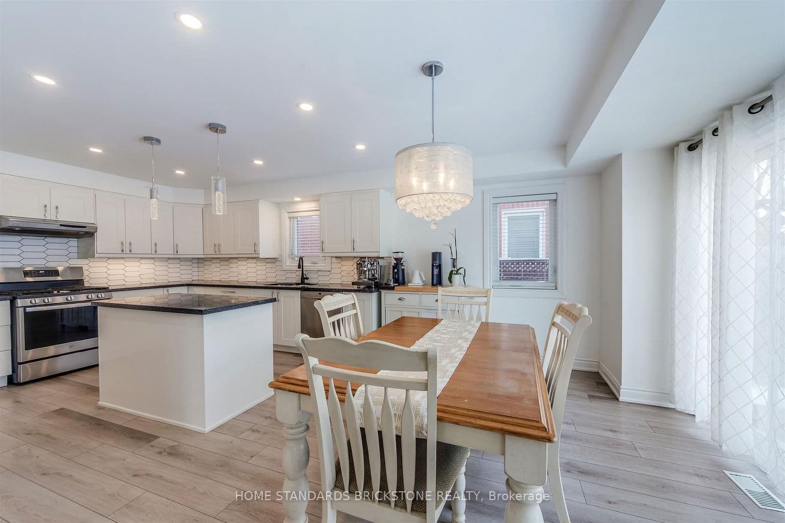 Detached at 28 Brookhurst Crescent, Hamilton, ON - Photo 13 - RE/MAX Garden City Realty